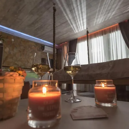 Onore Dell 2 Sa Djakuzijem Hotel